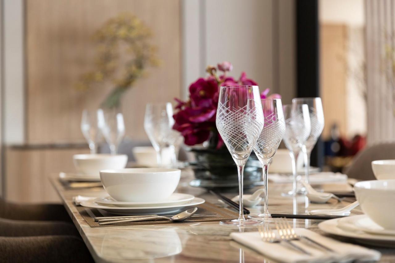 Ascott Embassy Sathorn Bangkok Hotel Exterior foto Tableware