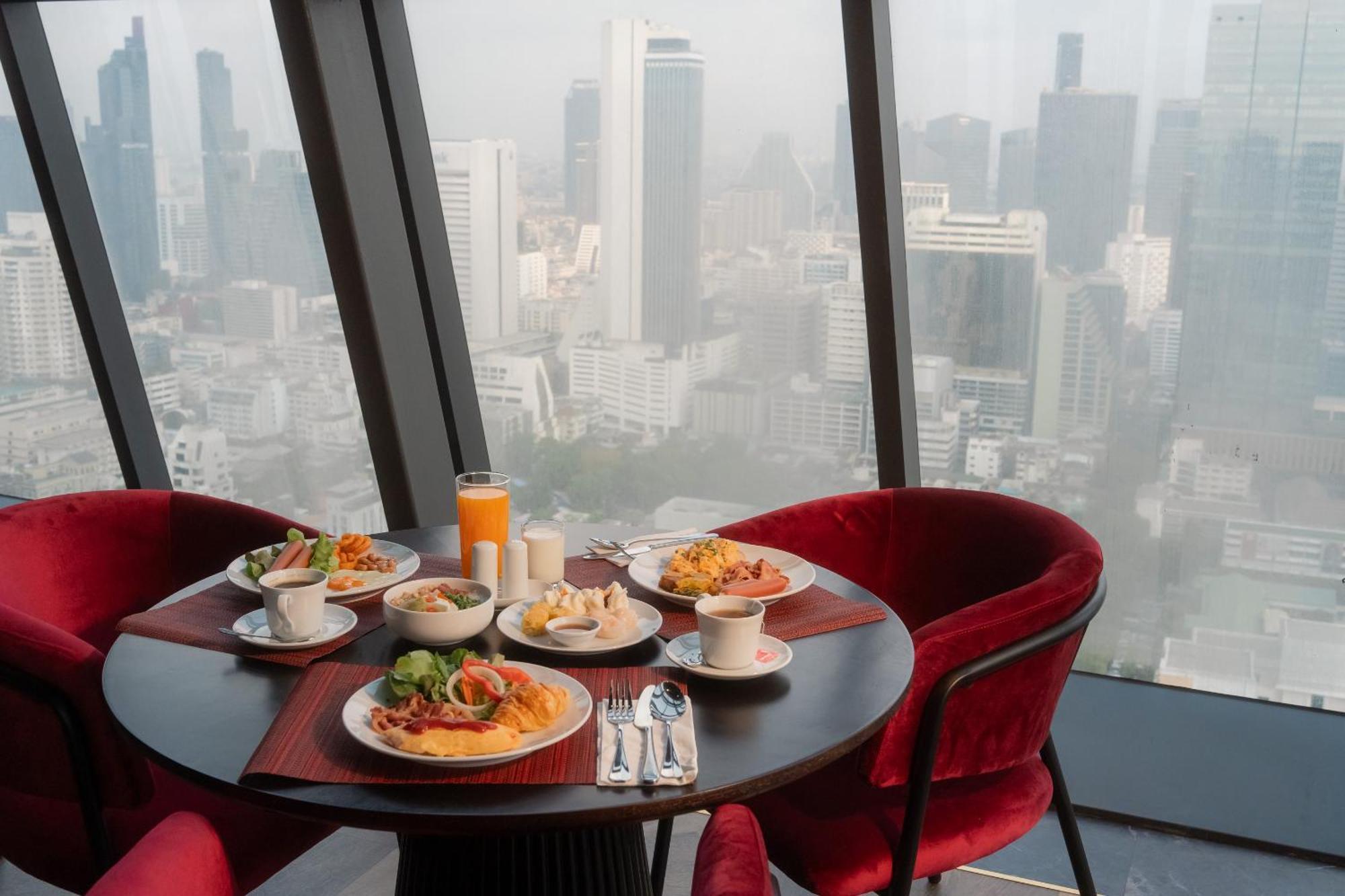 Ascott Embassy Sathorn Bangkok Hotel Exterior foto The 87th floor restaurant