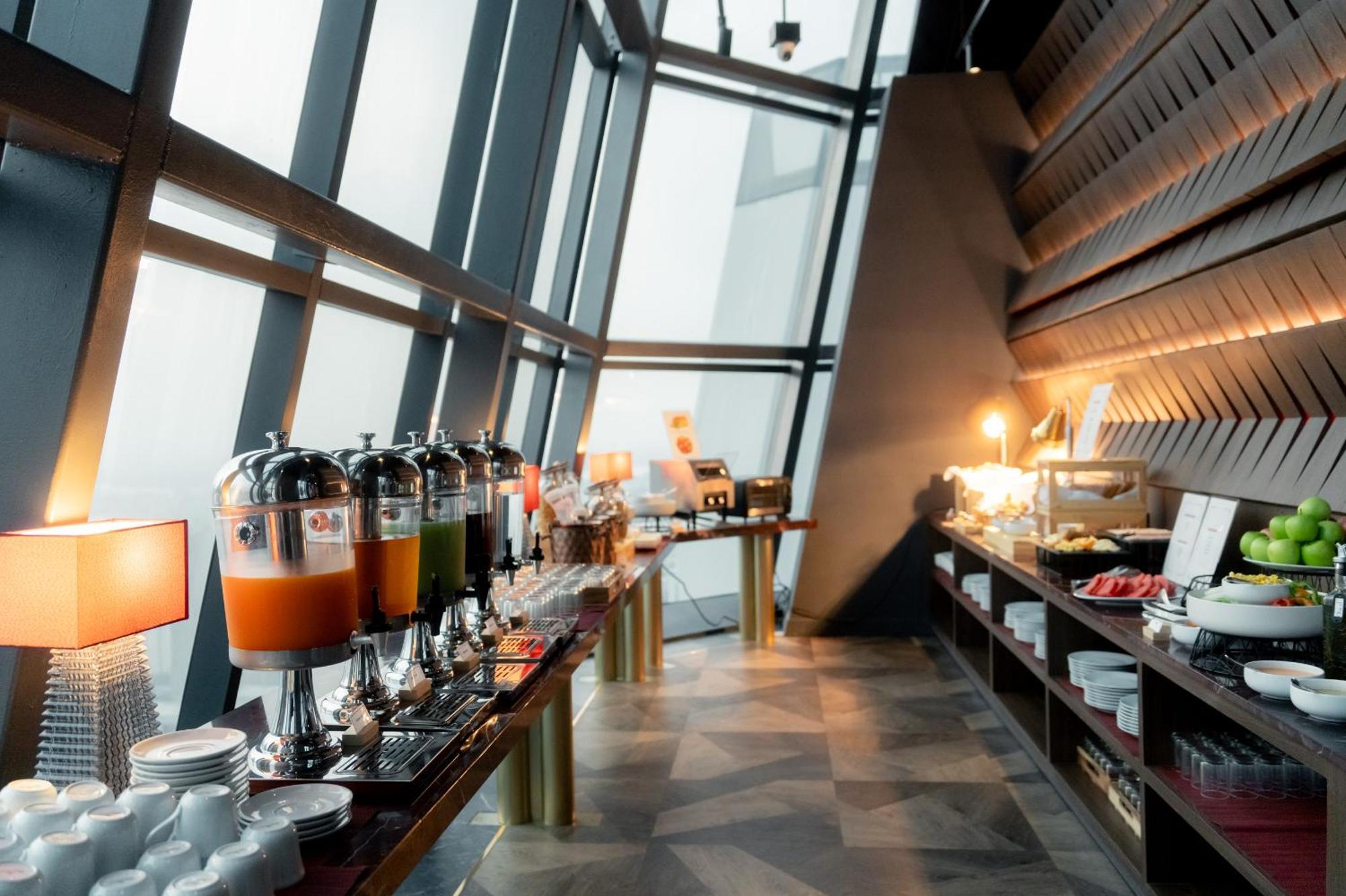 Ascott Embassy Sathorn Bangkok Hotel Exterior foto The lounge at the airport