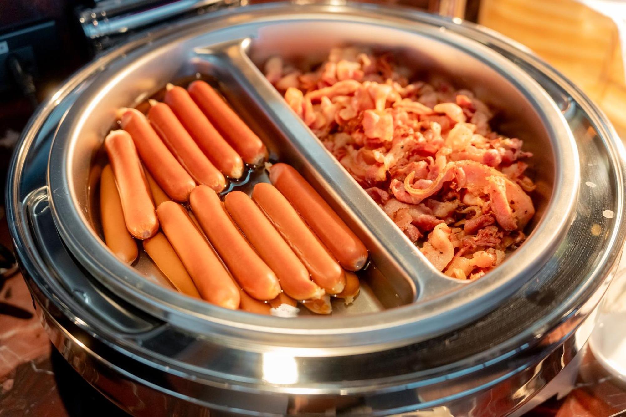 Ascott Embassy Sathorn Bangkok Hotel Exterior foto A chafing dish with two compartments